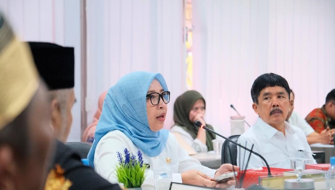 Hadir di DPRD Sulsel, Makole Baebunta Andi Syarifah Muhaeminah Tekankan Pentingnya Perlindungan Warisan Budaya Ket Foto: Makole Baebunta ke-36, YM. Hj. Andi Syarifah Muhaeminah, SE., M.Si dalam Ranperda di DPRD Sulsel, Makassar (10/06).