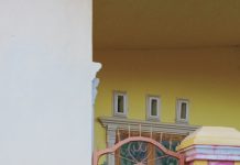 H.Andi Utta, Berbagi Alat Perlindungan Diri (APD) di masa pandemik COVID-19