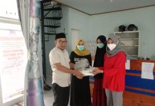 Tim Kerabat Amaly, Beri Bantuan APD di Desa Bulo bulo