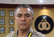 TIM SAR Brimob Polda SulSel Bantu Evakuasi Korban Banjir di Bantaeng