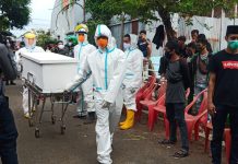 Satgas Covid-19, Ambil Jenasah Pasien Positif Covid-19 di Komplek Hartako