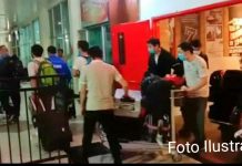 Walaupun di Demo Siang Hari, TKA Asal China Tiba di Kendari Malam Hari