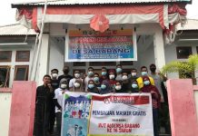 Rayakan HUT, Komunitas Algensa Babang Bagikan Masker Gratis Kepada Masyarakat Babang