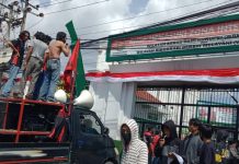 Aksi Unras, Aliansi Mahasiswa dan Pemuda di Kejati Sulsel