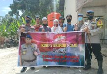 Dankor Brimob Polri bantu air bersih di Lokasi Bencana Kabupaten Lutra