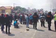 Komunitas Warga Sebar Spanduk Tolak Aksi Anarkisme Mahasiswa Di Makassar