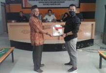 Berkas Dukungan Perbaikan Bapaslon Perseorangan Diserahterimakan KPU Kep. Selayar ke PPK