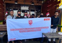Sambut HUT RI KE 75 Mahasiswa Papua Dimakassar kibarkan Bendera merah putih