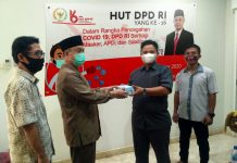 HUT DPD RI Ke 16 Tamsil Linrung Berbagi masker di kampung halaman