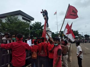 LMND Kab. Morotai melakkukan unjuk rasa penolakan terhadap UU Cipta Kerja yang telah disahkan oleh DPR