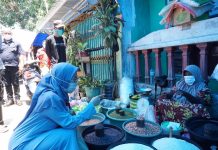 Melinda di Pasar Tradisional Pepabri, bagikan Masker dan Hand Sanitizer ke Pedagang