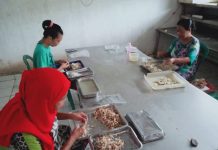 ARB Tinjau UMKM Kepiting Bakau Hasil Binaannya di Pesisir Tallo
