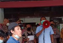 Mahasiswa Demo, Minta Diskualifikasi Paslon Nomor urut 2 dan Copot Ketua KPU Barru Demo mahasiswa depan kpu sulsel menuntut di diskualifikasikan pasangan nomor urut 2 pilkada baru