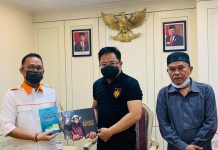 Darmawangsa Muin, Beri Apresiasi Literasi Lorong Desa di Sulsel