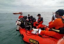 Video Tim SAR, Menemukan Serpihan Badan Pesawat Sriwijaya Air SJ-182 di Perairan Kepulauan Seribu