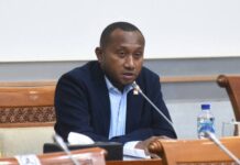 Yan Mandenas Tugas Pemerintah Yakinkan Masyarakat Terhadap Vaksin Covid-19