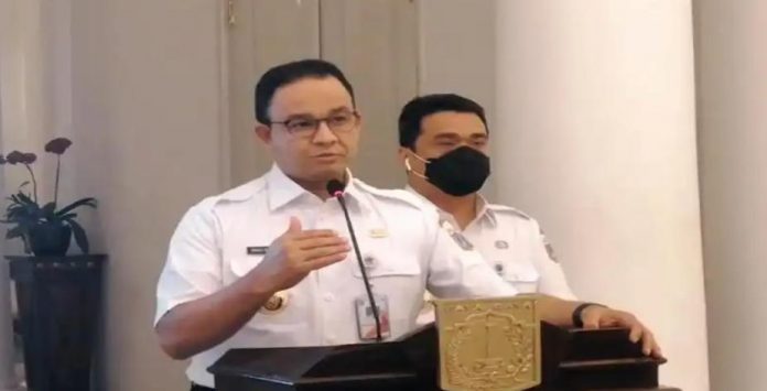 Foto: Gubernur DKI Jakarta Anies Baswedan dan Wagub DKI Amad Riza Patria memberi penjelasan perihal diberlakukannya kembali PSBB seperti awal pandemi Covid-19