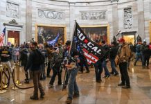 Bawa Senpi, Massa Pendukung Trump Serbu Gedung Capitol AS, Dikabarkan 4 orang Tewas