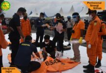 Bergerak Sejak Dini Hari hingga Sore, Basarnas Menyerahkan 5 Kantong Body Part Korban SJ-182