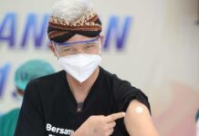 Gubernur Jateng, Ganjar Pranowo Vaksin Sinovac Covid-19