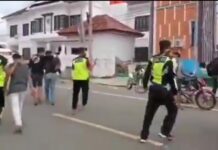 Video: Sejumlah Pemuda Ditangkap Aparat Saat Lakukan Penjarahan Toko HP di Mamuju
