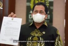 Sekjend DPR RI, Perlihatkan Surat Persetujuan Pemberhentian dan Pengangkatan Kapolri