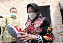 Mensos Risma Kunjungi Bengkel Sepatu Karya Eks Residen Mantan Narkoba