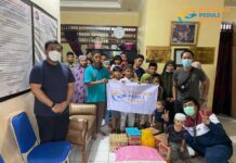 Gelar Aksi Sosial, Makassar Peduli Sesama Berbagi Sedekah untuk Anak Yatim