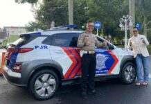 Ridwan Kamil, Perlihatkan Mobil Patwal Bertenaga Listrik