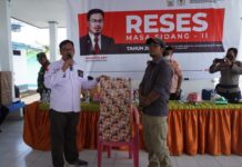 Saat Reses Muzayyin Arif Berikan Beasiswa Pendidikan Untuk Anak Pulau
