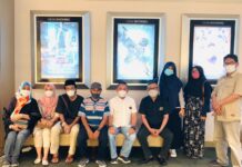 Pegiat Literasi, Pustakawan dan Jurnalis Senior Nonton Film DE TOENG