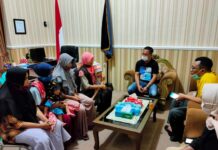 IRT Lempar Pabrik Rokok, Gubernur NTB Kunjungi Keempatnya yang Ditahan Aparat