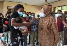Mensos Risma, Pantau Bantuan Korban Bencana Banjir di NTT