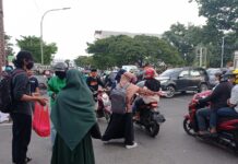 Aliansi Pemuda Anti Radikal Berbagi Takjil dan Ingatkan Bahaya Radikalisme