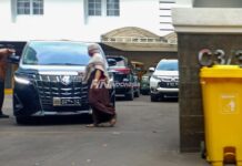 Penyidik KPK Datangi Rumah Dinas Azis Syamsuddin