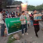 Peduli Ramadhan Mahasiswa Papua Barat Berbagi Takjil di Depan Pintu Satu Unhas