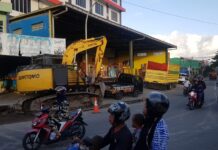 Tim Satgas Pengendalian Banjir Buka Akses Air, Rudy Ramlan Bersitegang dengan Anggota DPRD Bulukumba Pemilik Ruko