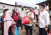 Plt Gubernur Sulsel dan Pimpinan PT Pelindo IV Makassar Kunjungi 3 Kabupaten Terdampak Banjir di Sulsel