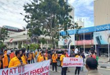 Aksi Demostrasi Mahasiswa Tolak PPKM di Balikpapan