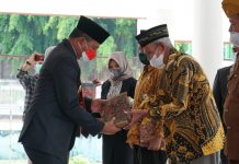 Jelang HUT RI Ke 76, Bupati Bulukumba Serahkan Bingkisan Untuk Para Veteran