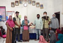 Kepala Desa Tapong Salurkan PKH Kemensos RI, Senilai Rp500 Ribu Hingga Rp2 Juta Perkepala Keluarga