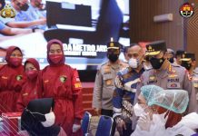 Kapolri Tinjau Vaksinasi di Kampus Esa Unggul, Apresiasi Peran aktif BEM SI dalam Upaya Percepatan Vaksinasi