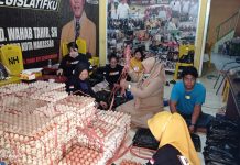 Realisasikan Gerakan Golkar Peduli, Wahab Tahir Distribusi Bantuan di Dapil Dua Makassar