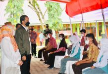 Presiden Joko Widodo Tinjau Vaksinasi COVID-19 di Kabupaten Wajo
