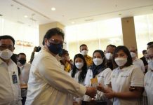 Airlangga Temui Penerima Program Kartu Prakerja di Medan