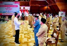 Presiden: Kunci Menggerakkan Ekonomi adalah Pengendalian COVID-19