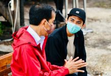 Presiden Jokowi Berbincang dengan Anak Muda Pemerhati Magrove di Bengkalis