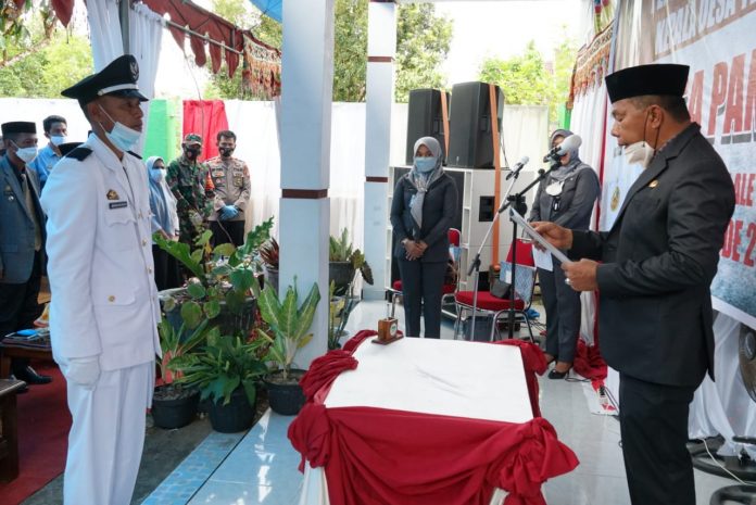 FOTO: Bupati Bulukumba Muchtar Ali Yusuf saat melantik Pergantian Antar Waktu Pejabat Kepala Desa beberapa waktu lalu