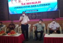 Bupati Hadiri Seminar, Pelantikan Serta Pelatihan UKW PWI Wajo FOTO: Bupati Wajo hadiri kegiatan seminar merupakan bagian dari rangkaian Kegiatan pelantikan pengurus PWI dan pelantikan IKWI Wajo Periode 2020 - 2023 di ruang pola kantor Bupati Wajo, Rabu, (6/10/2021).