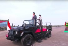Presiden Jokowi Resmi Menetapkan Komponen Cadangan FOTO: Presiden Joko Widodo didampingi Menhan Prabowo Subianto melakukan pemeriksaan pasukan pada Upacara Penetapan Komponen Cadangan (Komcad) Tahun 2021, Kamis (07/10/2021), di Pusdiklatpassus Batujajar, Bandung Barat, Jawa Barat. (Sumber: Tangkapan Layar YouTube Sekretariat Presiden)